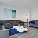 Katies - Zentral - 4 - 7 Personen - 2 Parken - Nintendo Switch - Disneyplus - E-kamin Apartman Augsburg