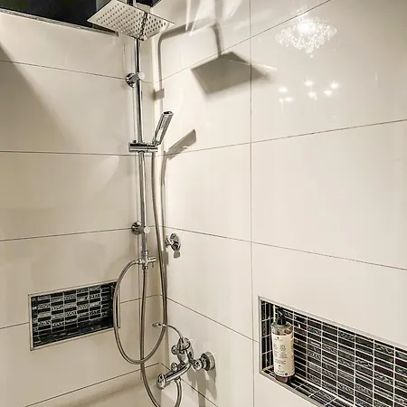 Katies - Zentral - 4 - 7 Personen - 2 Parken - Nintendo Switch - Disneyplus - E-kamin Apartmán *
