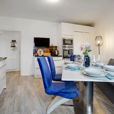 Katies - Zentral - 4 - 7 Personen - 2 Parken - Nintendo Switch - Disneyplus - E-kamin * Augsburg