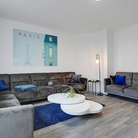 Katies - Zentral - 4 - 7 Personen - 2 Parken - Nintendo Switch - Disneyplus - E-kamin Apartman Augsburg