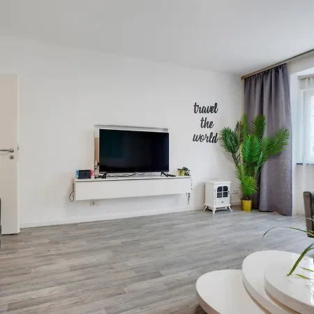 Katies - Zentral - 4 - 7 Personen - 2 Parken - Nintendo Switch - Disneyplus - E-kamin Apartman